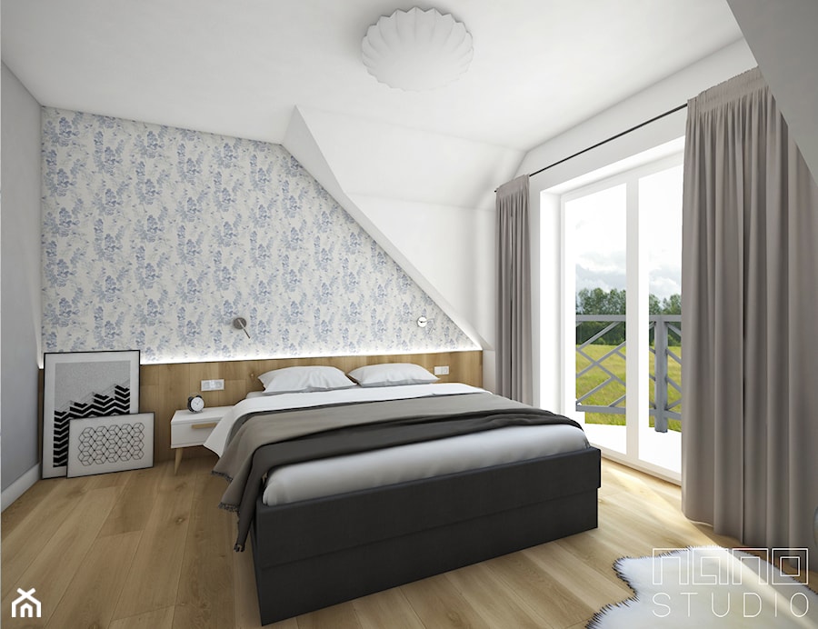 dom w Łańcach - Średnia biała szara sypialnia na poddaszu z balkonem / tarasem, styl nowoczesny - zdjęcie od nanoSTUDIO