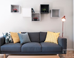 Dwupokojowe mieszkanie w Raciborzu - Średni biały salon, styl nowoczesny - zdjęcie od nanoSTUDIO - Homebook