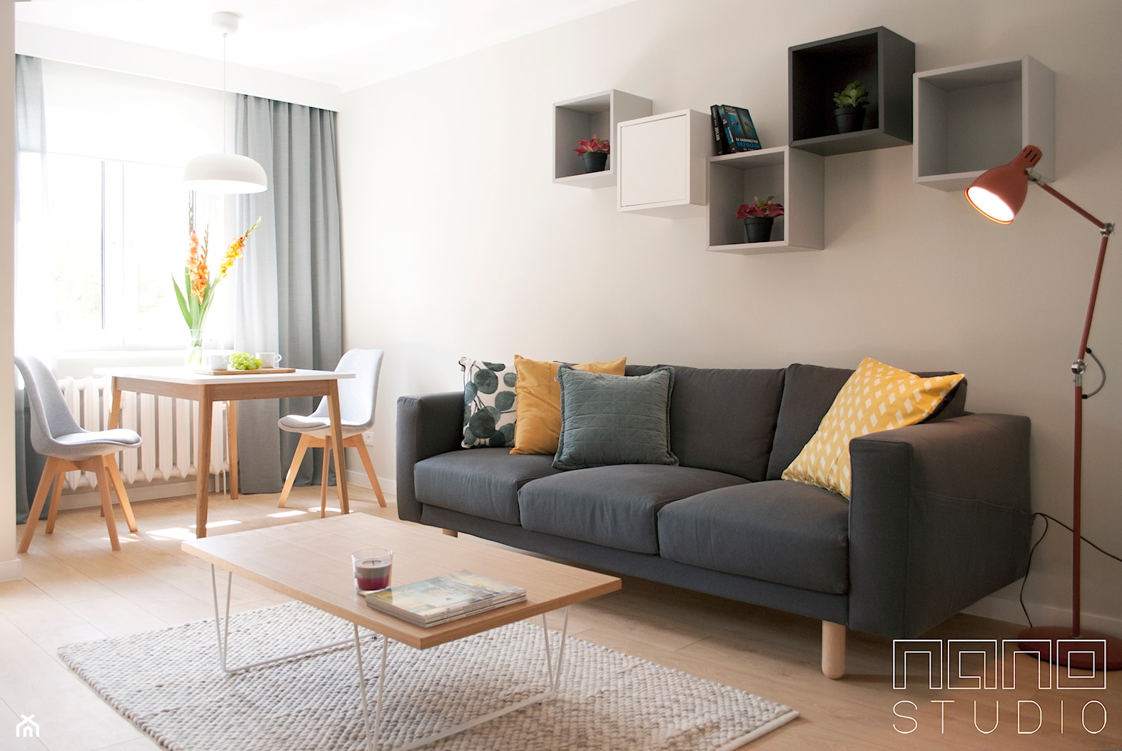 Dwupokojowe mieszkanie w Raciborzu - Średni szary salon z jadalnią, styl nowoczesny - zdjęcie od nanoSTUDIO - Homebook