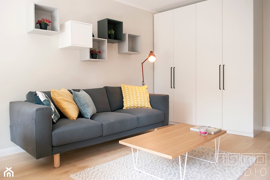 Dwupokojowe mieszkanie w Raciborzu - Średni beżowy salon, styl nowoczesny - zdjęcie od nanoSTUDIO
