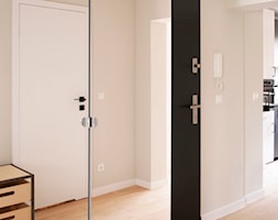 Dwupokojowe mieszkanie w Raciborzu - Średni beżowy hol / przedpokój, styl nowoczesny - zdjęcie od nanoSTUDIO - Homebook