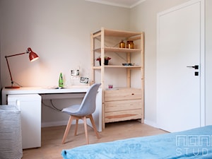 Dwupokojowe mieszkanie w Raciborzu - Małe z sofą beżowe biuro, styl nowoczesny - zdjęcie od nanoSTUDIO