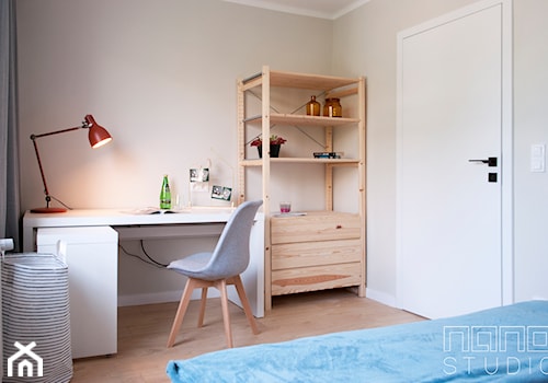 Dwupokojowe mieszkanie w Raciborzu - Małe z sofą beżowe biuro, styl nowoczesny - zdjęcie od nanoSTUDIO