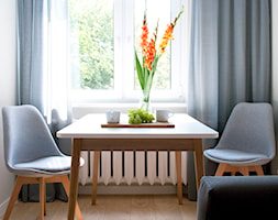 Dwupokojowe mieszkanie w Raciborzu - Mała jadalnia w salonie, styl nowoczesny - zdjęcie od nanoSTUDIO - Homebook