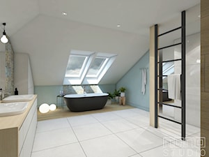 dom w Żorach - Duża na poddaszu z lustrem z dwoma umywalkami z punktowym oświetleniem łazienka z oknem, styl nowoczesny - zdjęcie od nanoSTUDIO