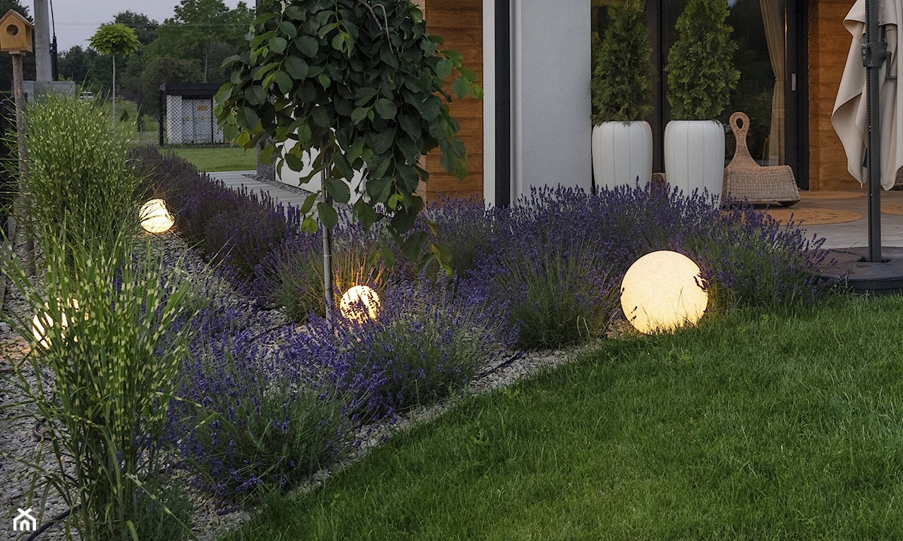 Dekoracyjne oświetlenie ogrodu - lampy kule