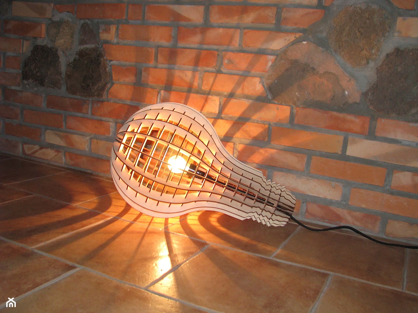Lampa Żarówka - zdjęcie od BIZlaser - Homebook