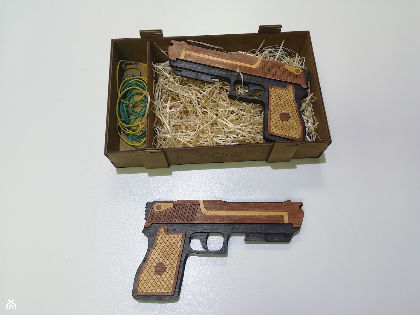 Drewniane pistolety na gumki - zdjęcie od BIZlaser - Homebook