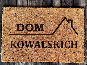 "Dom ....." Wycieraczka kokosowa personalizowana - zdjęcie od Giftgravity