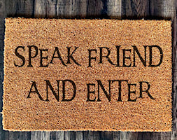 "Speak friend" Wycieraczka kokosowa - zdjęcie od Giftgravity - Homebook