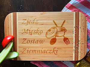 „Zjedz mięsko zostaw ziemniaczki” Bambusowa deska kuchenna - zdjęcie od Giftgravity