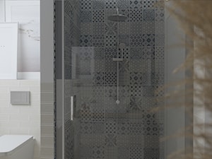 Łazienka biel, granat i mozaika - zdjęcie od tekstura - Karolina Stasiak