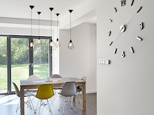 Elmo - Duża biała jadalnia jako osobne pomieszczenie, styl nowoczesny - zdjęcie od Niuans projektowanie wnętrz