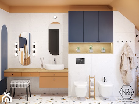 Aranżacje wnętrz - Łazienka: kolorowa łazienka z wanną wolnostojącą - Projekt NiRo. Przeglądaj, dodawaj i zapisuj najlepsze zdjęcia, pomysły i inspiracje designerskie. W bazie mamy już prawie milion fotografii!