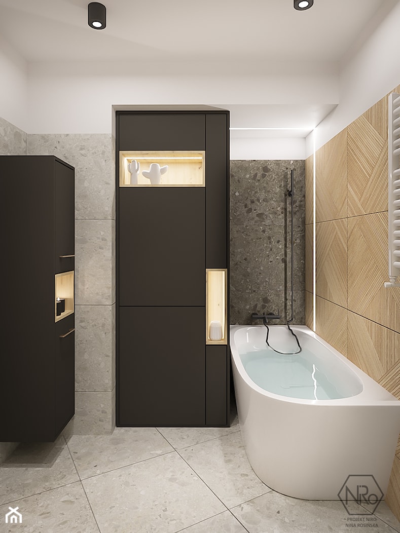 łazienka z wanną narożną zabudową, płytkami drewnopodobnymi i lastryko - zdjęcie od Projekt NiRo - Homebook