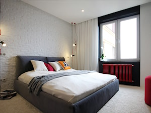 20th Floor - Średnia biała czarna sypialnia, styl minimalistyczny - zdjęcie od Nika Vorotyntseva architecture-design bureau