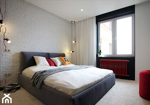 20th Floor - Średnia biała czarna sypialnia, styl minimalistyczny - zdjęcie od Nika Vorotyntseva architecture-design bureau