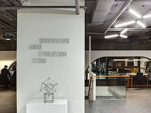 HUB 4.0 - Wnętrza publiczne, styl industrialny - zdjęcie od Nika Vorotyntseva architecture-design bureau