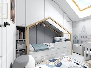 Pokój dla 3 latka z łóżkiem domek na poddaszu ze skosami - zdjęcie od Qualita Interno