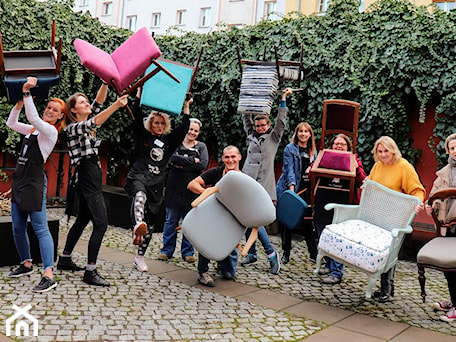 Aranżacje wnętrz - Salon: Warsztaty tapicerskie - Salon, styl vintage - AK DESIGN Aleksander Kądziela | Tapicer w Akcji . Przeglądaj, dodawaj i zapisuj najlepsze zdjęcia, pomysły i inspiracje designerskie. W bazie mamy już prawie milion fotografii!