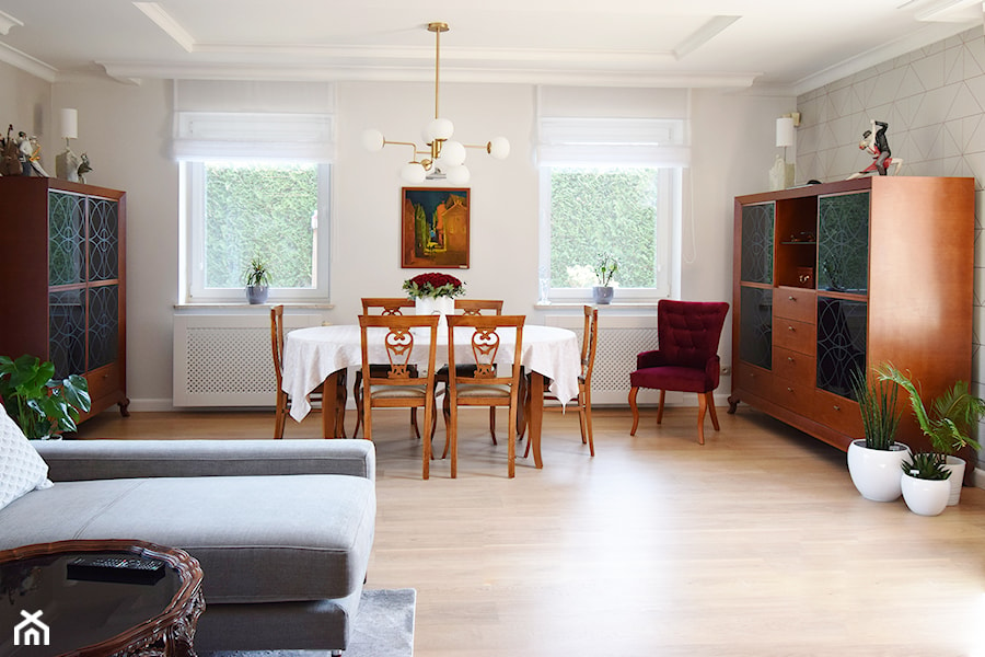 eklektyczny burgund - Średni beżowy salon z jadalnią, styl nowoczesny - zdjęcie od KOLORUM
