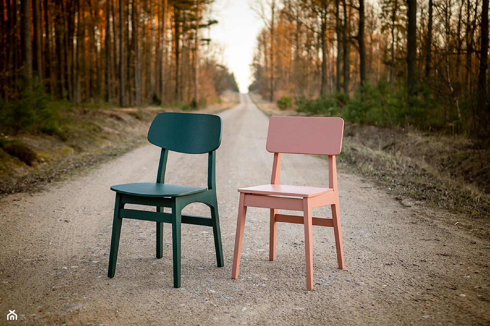 Krzesła dębowe kolorowe - zdjęcie od www.krzesladebowe.pl - Homebook
