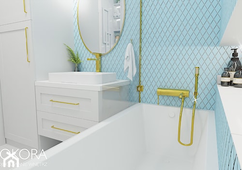Błękitna łazienka ze złotymi akcentami. - zdjęcie od POKORA - Projektowanie wnętrz