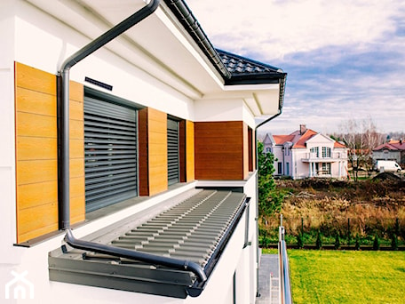 Aranżacje wnętrz - Domy: Grako - Inteligentna roleta solarna zewnętrzna - Grako Home Design. Przeglądaj, dodawaj i zapisuj najlepsze zdjęcia, pomysły i inspiracje designerskie. W bazie mamy już prawie milion fotografii!