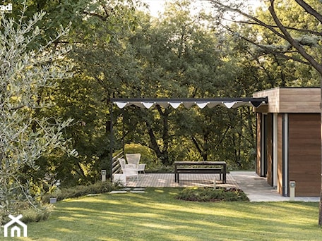 Aranżacje wnętrz - Ogród: Aperto - Pergola Corradi ® Pergotenda® Exyl - Aperto Create Outdoor Memories. Przeglądaj, dodawaj i zapisuj najlepsze zdjęcia, pomysły i inspiracje designerskie. W bazie mamy już prawie milion fotografii!