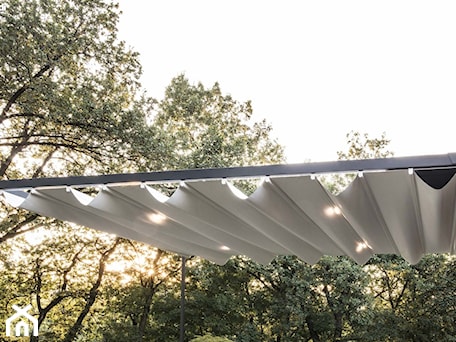 Aranżacje wnętrz - Ogród: Aperto - Pergola Corradi ® Pergotenda® Exyl - Aperto Create Outdoor Memories. Przeglądaj, dodawaj i zapisuj najlepsze zdjęcia, pomysły i inspiracje designerskie. W bazie mamy już prawie milion fotografii!