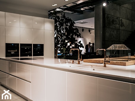 Aranżacje wnętrz - Kuchnia: Silestone Iconic White - projekt i wykonanie Zajc Kuchnie - Silestone by Cosentino. Przeglądaj, dodawaj i zapisuj najlepsze zdjęcia, pomysły i inspiracje designerskie. W bazie mamy już prawie milion fotografii!