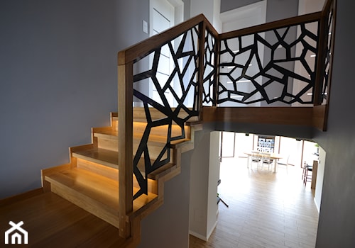 Ażurowa balustrada na schodach betronowych - zdjęcie od Schodo-System