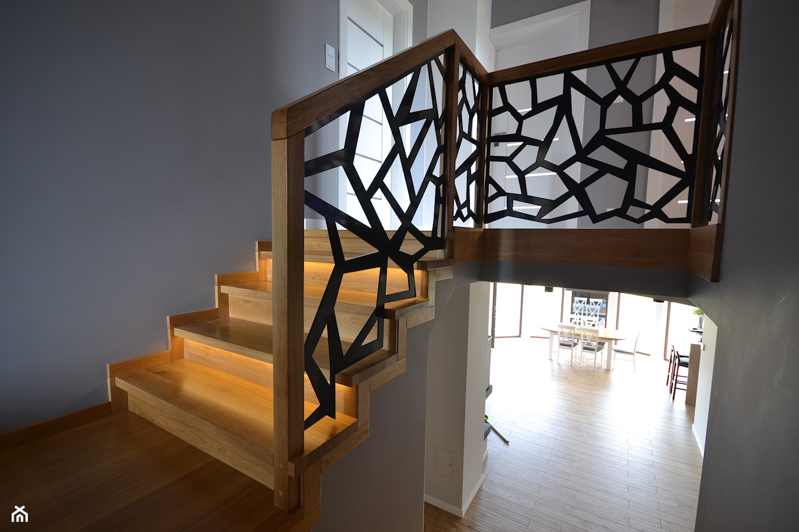 Ażurowa balustrada na schodach betronowych - zdjęcie od Schodo-System - Homebook