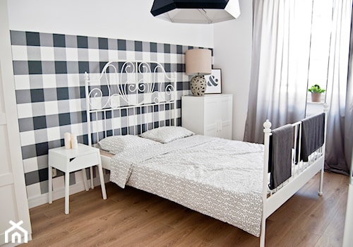 Apartament 4 Żagiel Gdańsk - Średnia biała sypialnia, styl skandynawski - zdjęcie od Agata Paczuska-Bałkowiec