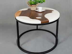 Okrągły stolik kawowy z orzecha amerykańskiego i żywicy - zdjęcie od Topmartus