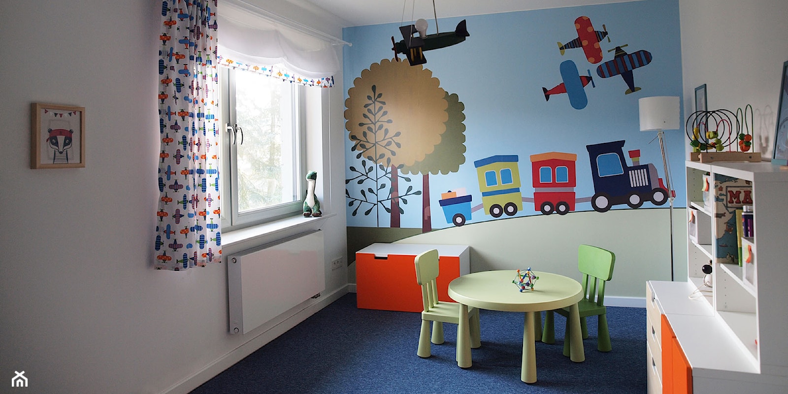 Pokój rocznego chłopca - Mały biały niebieski pokój dziecka dla dziecka, styl skandynawski - zdjęcie od JC ARCHITEKCI - Homebook