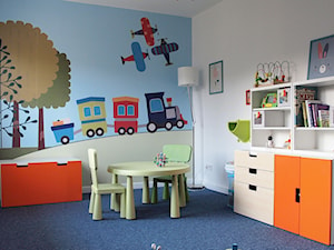 Pokój rocznego chłopca - Mały biały pokój dziecka dla dziecka dla chłopca dla dziewczynki, styl skandynawski - zdjęcie od JC ARCHITEKCI