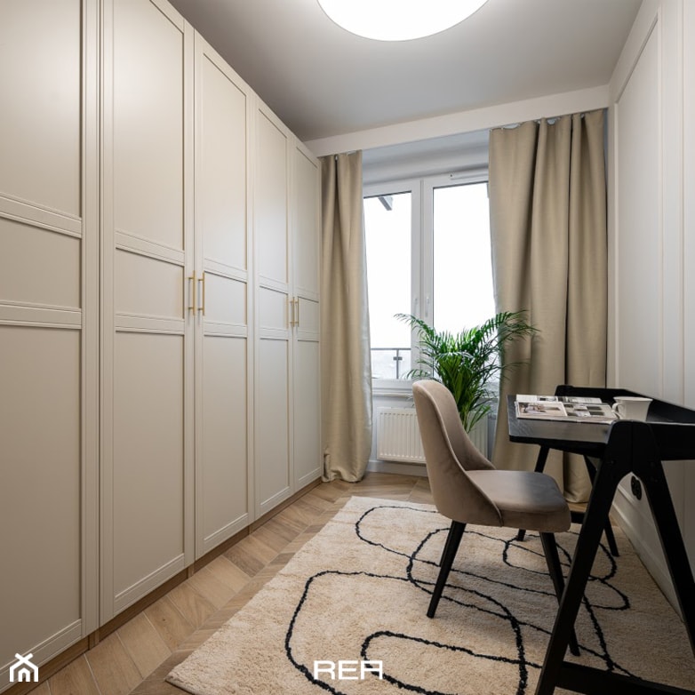 Projekt mieszkania 53 m2 - Garderoba, styl tradycyjny - zdjęcie od REA Sabina Rehlich Architektura Wnętrz
