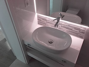 Łazienka w bieli - zdjęcie od GLAZURA TYSKA - Salon łazienek