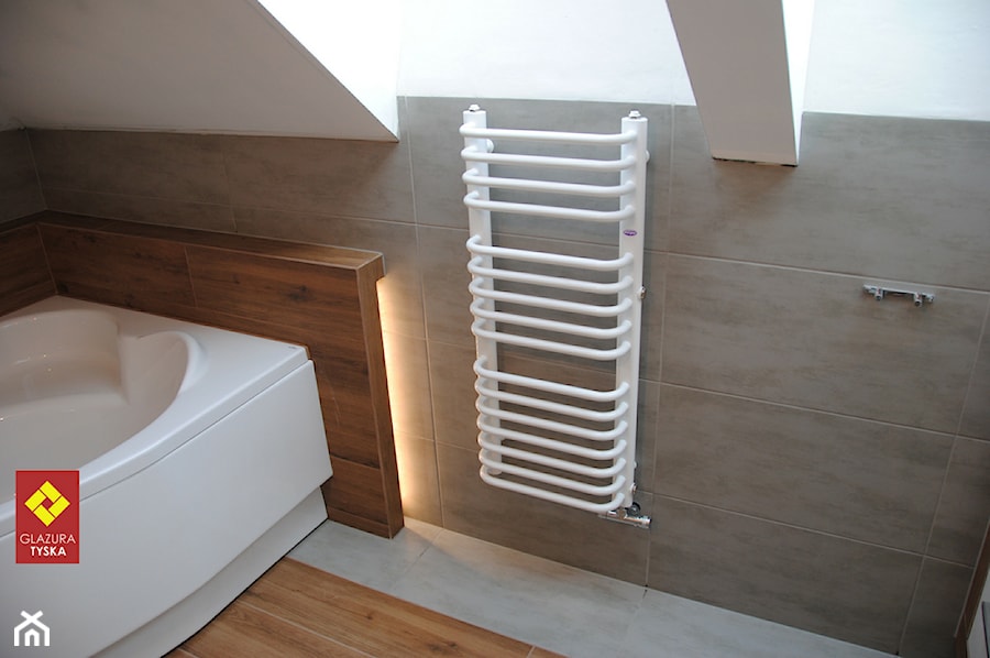 Łazienka w szarości i drewnie - zdjęcie od GLAZURA TYSKA - Salon łazienek