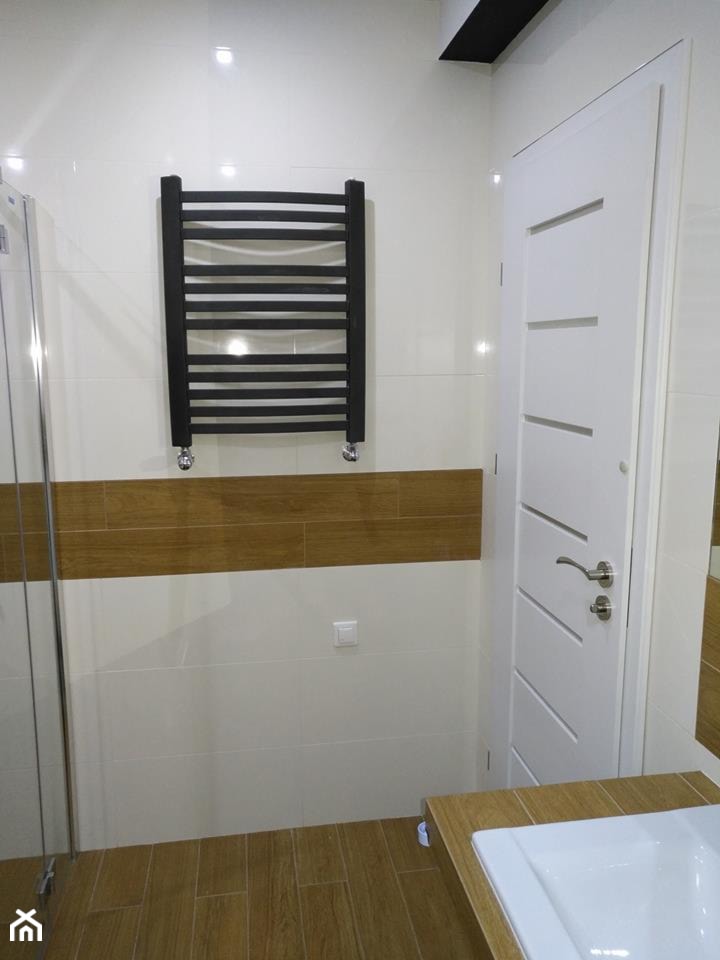 Łazienka z czarnym akcentem - zdjęcie od GLAZURA TYSKA - Salon łazienek - Homebook