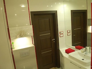 Łazienka z czerwonym akcentem