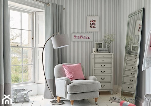 Mała szara sypialnia, styl glamour - zdjęcie od Laura Ashley