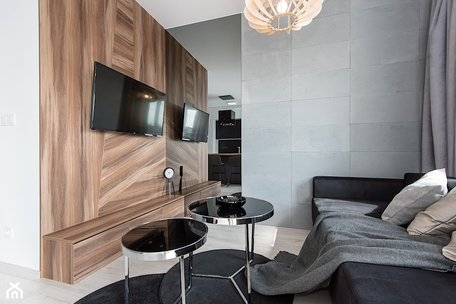 Realizacja Modern Small Apartment - Mały biały brązowy szary salon - zdjęcie od DISENO INTERIORS - Apartamenty PREMIUM