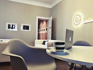 Średnia szara jadalnia w salonie - zdjęcie od DISENO INTERIORS - Apartamenty PREMIUM