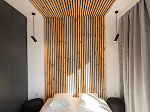 Realizacja Nowoczesny Minimalizm - Średnia biała szara sypialnia - zdjęcie od DISENO INTERIORS - Apartamenty PREMIUM