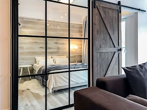 Industrial Loft - Realizacja - Średnia sypialnia z balkonem / tarasem - zdjęcie od DISENO INTERIORS - Apartamenty PREMIUM