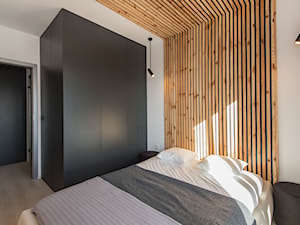 Realizacja Nowoczesny Minimalizm - Średnia biała sypialnia - zdjęcie od DISENO INTERIORS - Apartamenty PREMIUM