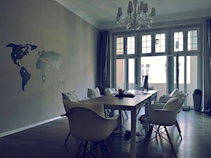 Średnia szara jadalnia jako osobne pomieszczenie - zdjęcie od DISENO INTERIORS - Apartamenty PREMIUM