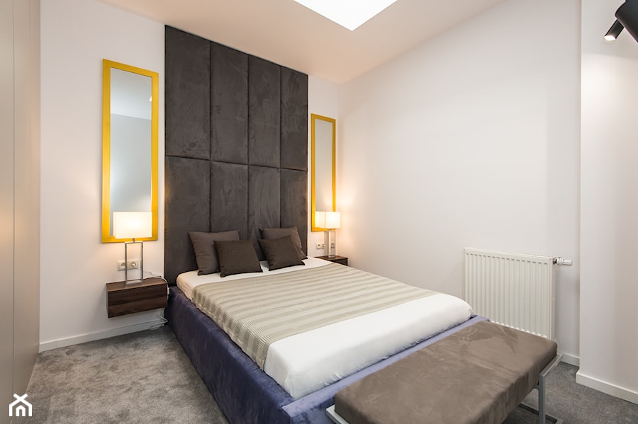 Realizacja - Moderno Art Deco - Mała biała sypialnia, styl nowoczesny - zdjęcie od DISENO INTERIORS - Apartamenty PREMIUM